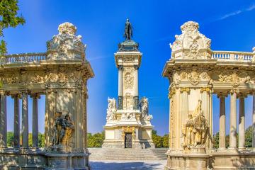 Statues & Monuments