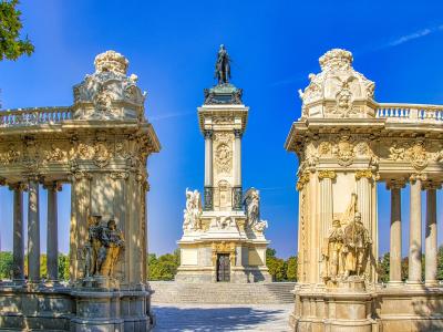 Statues & Monuments