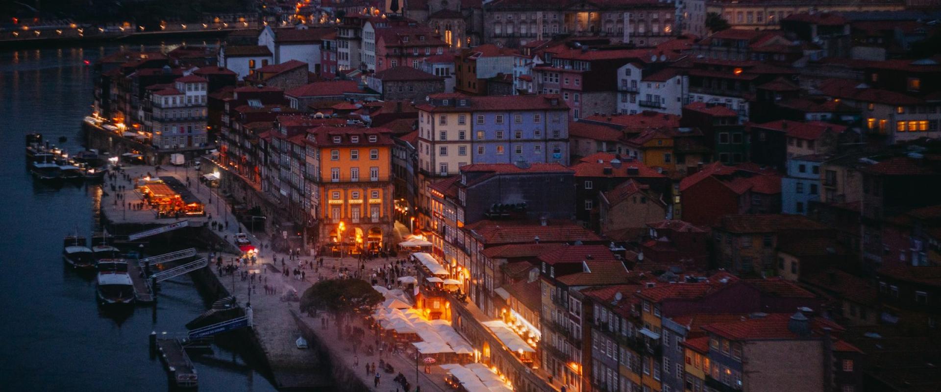 Bar‑hopping (Porto Nightlife)