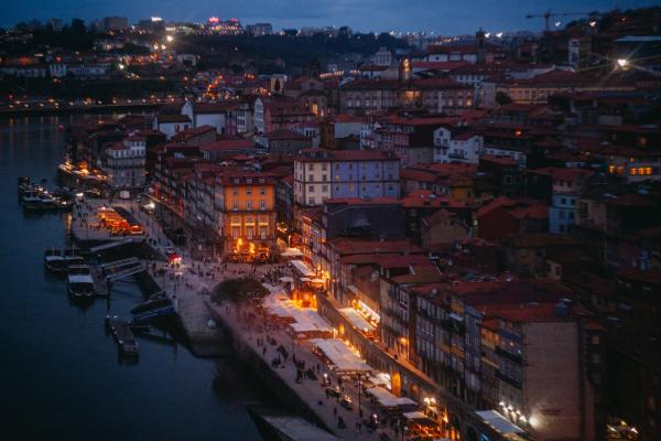Bar‑hopping (Porto Nightlife)