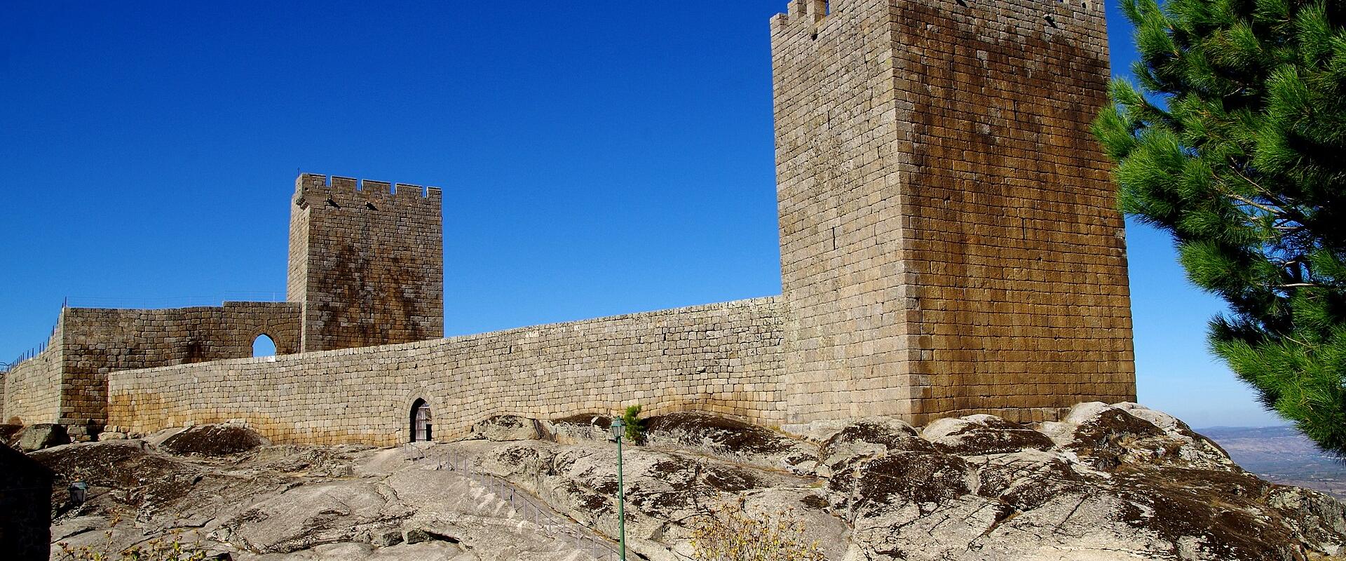 Castelo De Linhares Da Beira (Castle)
