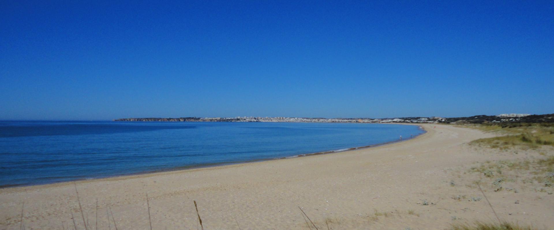 The long sands of Meia Praia on the Bay of Lagos