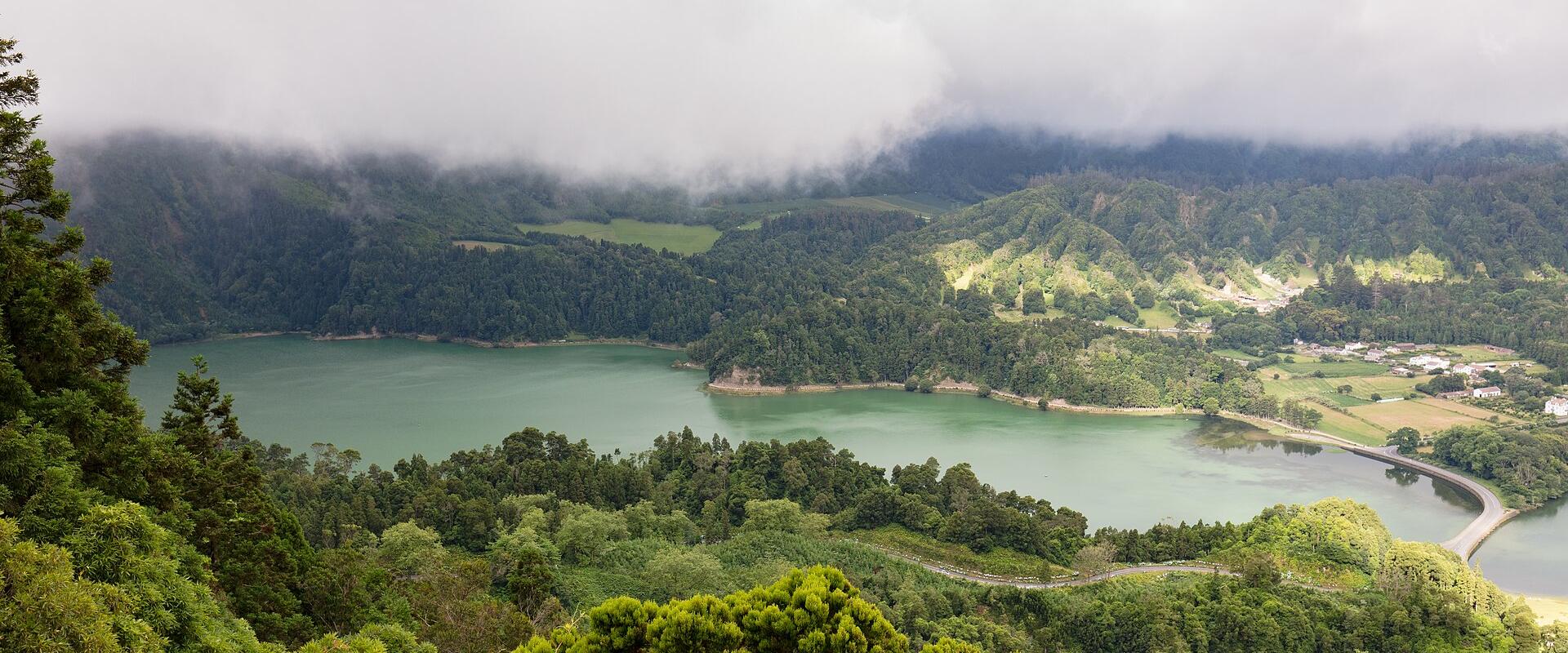 Lagoa Verde (Green Lake)