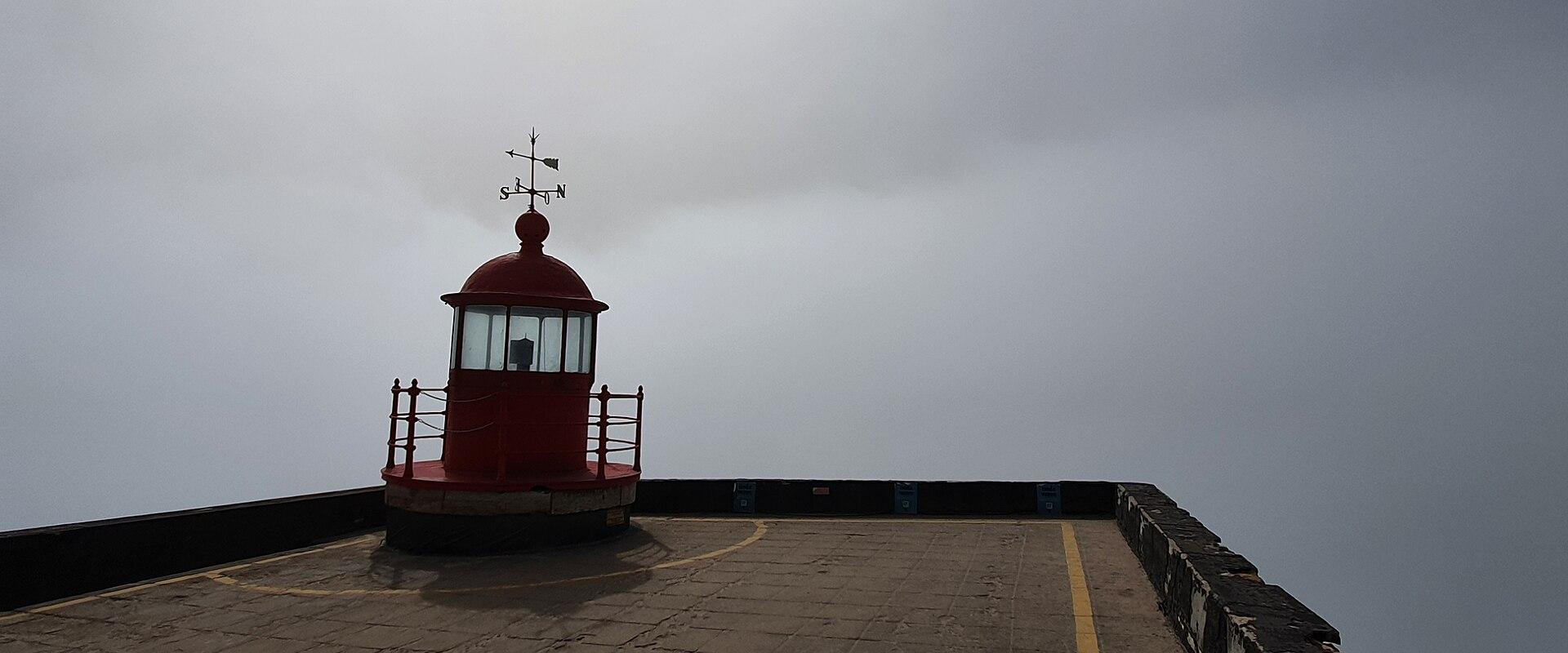 Red lighthouse on the Forte de São Miguel Arcanjo, Nazaré