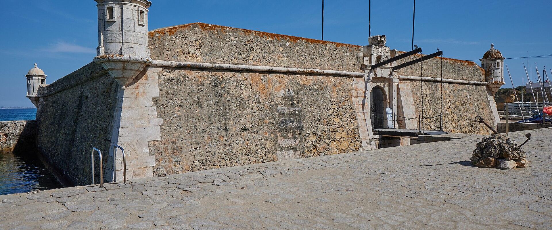 Forte da Ponta da Bandeira at the mouth of Lagos harbour