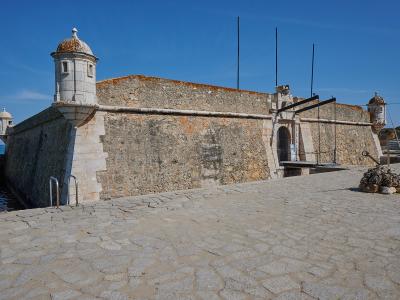 Forte da Ponta da Bandeira at the mouth of Lagos harbour