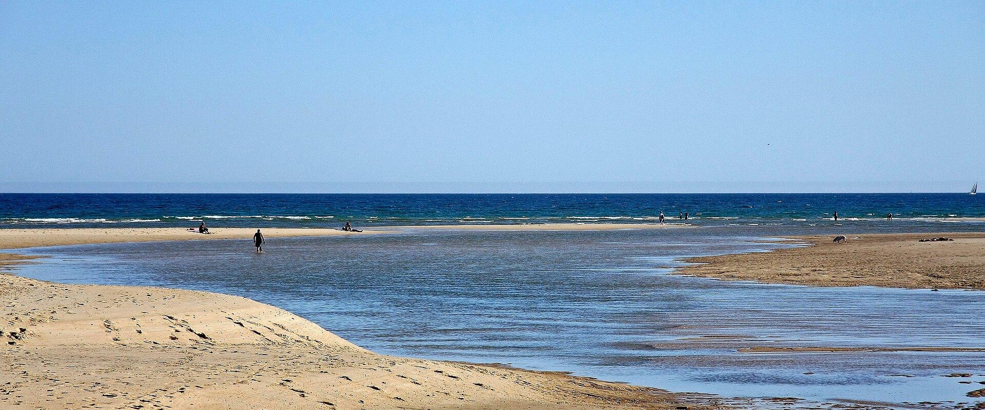 Praia Da Fábrica (Caccha Velha Beach)
