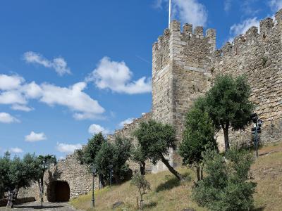 Ramparts and tower of Castelo de Sao Jorge with the Portuguese flag, Lisbon