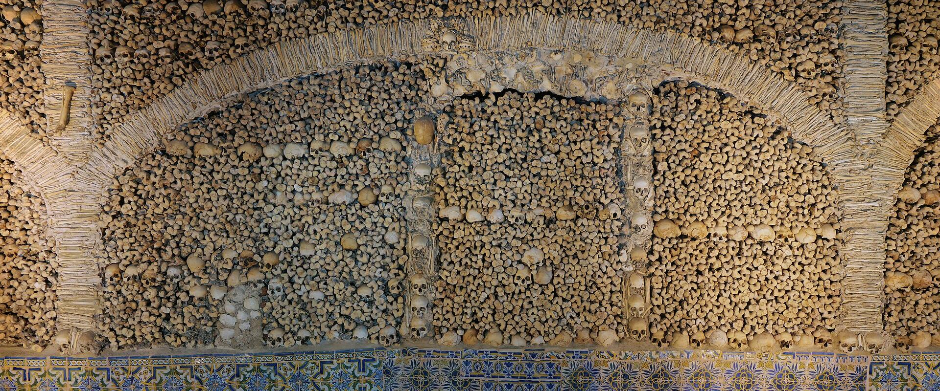 Capela Dos Ossos (Chapel Of Bones)