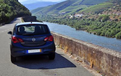 A car on the N222 road above the Douro River