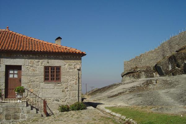 Medieval Fort/Stone Walls (Linhares Da Beira)