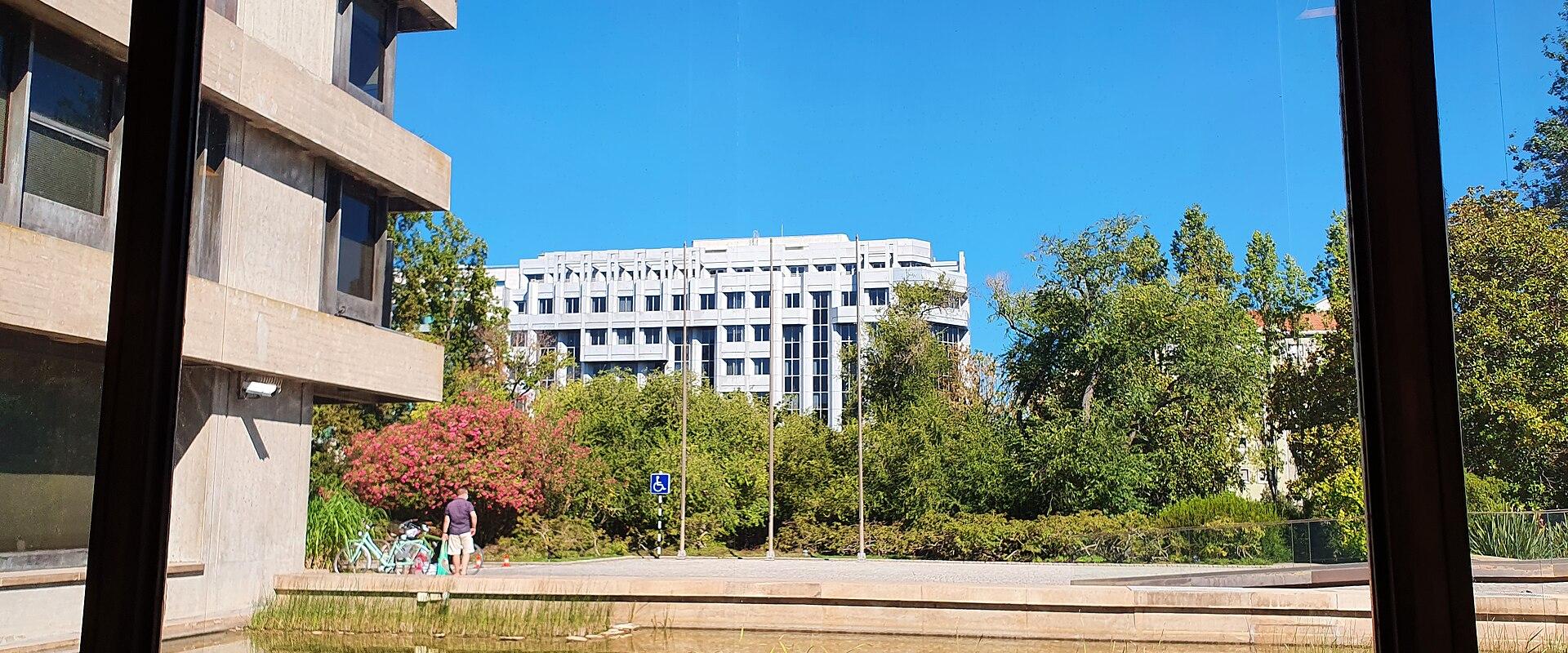 The Calouste Gulbenkian Museum in its garden, Lisbon