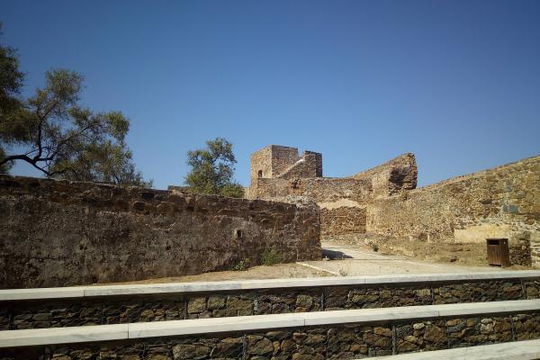 Hilltop Castle (Castelo)