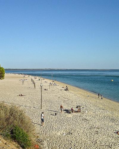 The sandy sweep of Praia da Figueirinha in the Arrábida natural park