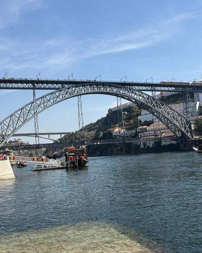 Dom Luis I Bridge spanning the Douro River between Porto and Vila Nova de Gaia